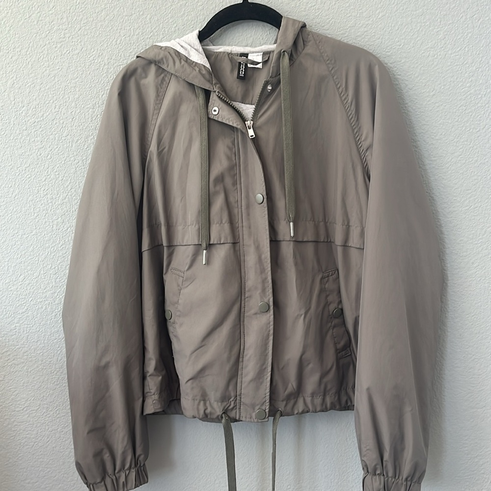 H&M Divided EUC women’s sz 8 windbreaker jacket, light army green, zippe…